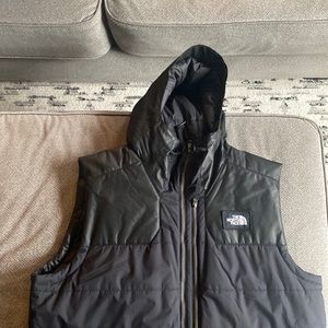 BNWOT. Men’s north face puffer vest.